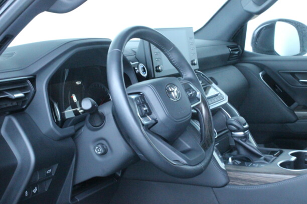 Toyota Land Cruiser J300 , 2021 г.