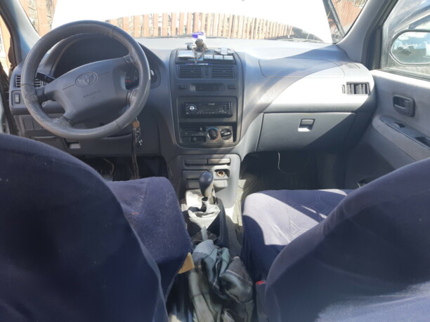 Toyota Picnic, 7 мест, 1998 г.