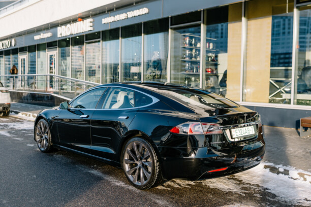 Tesla Model S I · Рестайлинг, 2018 г.