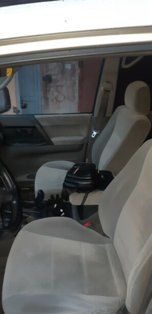 Mitsubishi Montero III, 7 мест, 2000 г.