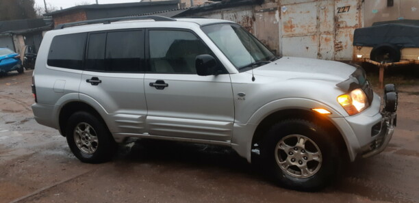 Mitsubishi Montero III, 7 мест, 2000 г.