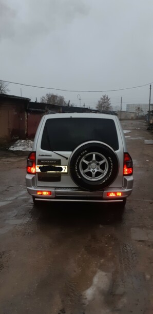 Mitsubishi Montero III, 7 мест, 2000 г.