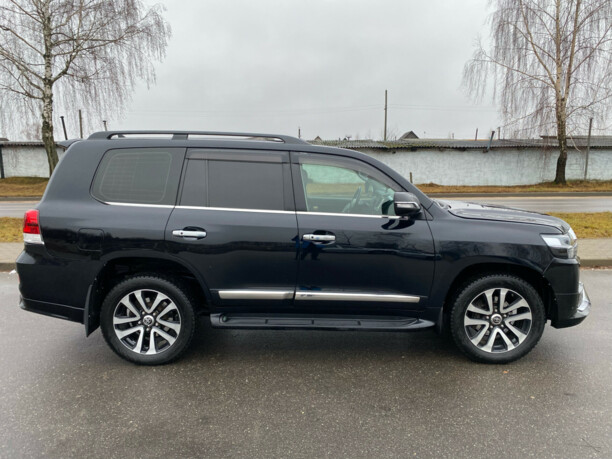 Toyota Land Cruiser J200 · Рестайлинг, 7 мест, 2015 г.