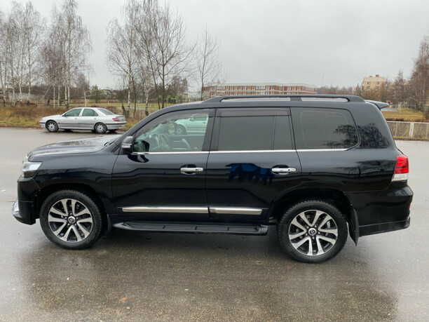 Toyota Land Cruiser J200 · Рестайлинг, 7 мест, 2015 г.