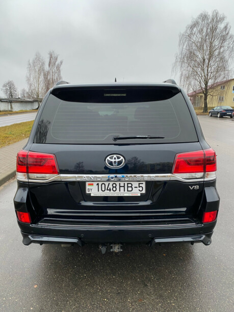 Toyota Land Cruiser J200 · Рестайлинг, 7 мест, 2015 г.