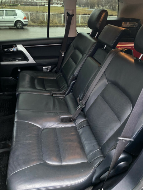Toyota Land Cruiser J200 · Рестайлинг, 7 мест, 2015 г.