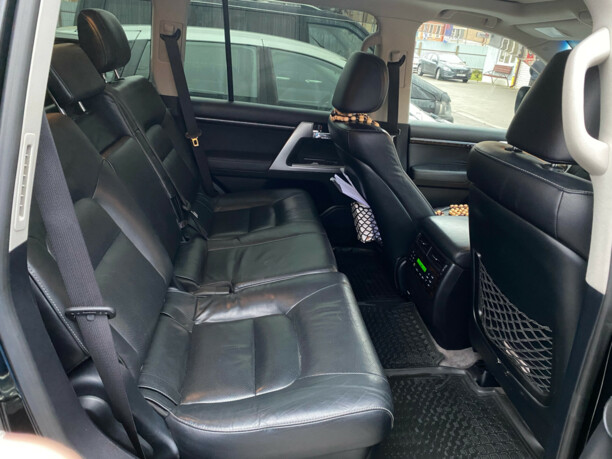 Toyota Land Cruiser J200 · Рестайлинг, 7 мест, 2015 г.