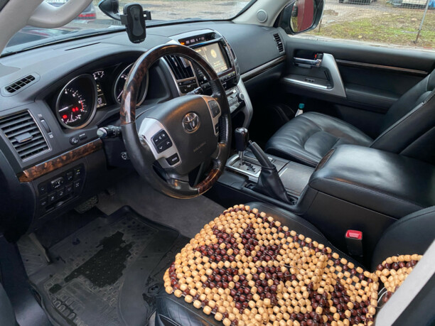 Toyota Land Cruiser J200 · Рестайлинг, 7 мест, 2015 г.
