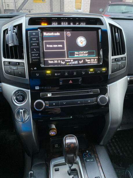 Toyota Land Cruiser J200 · Рестайлинг, 7 мест, 2015 г.
