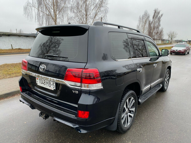 Toyota Land Cruiser J200 · Рестайлинг, 7 мест, 2015 г.