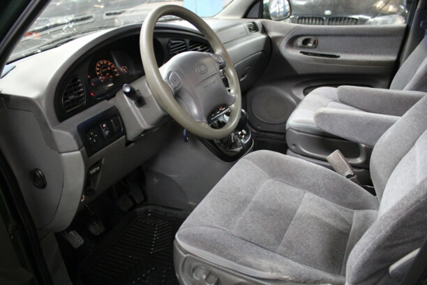 Kia Carnival I, 7 мест, 2000 г.