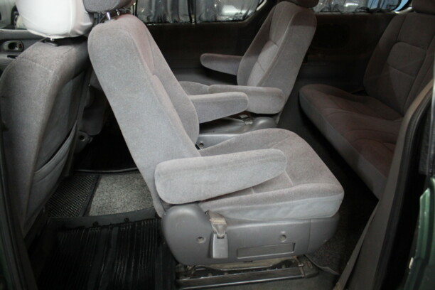 Kia Carnival I, 7 мест, 2000 г.