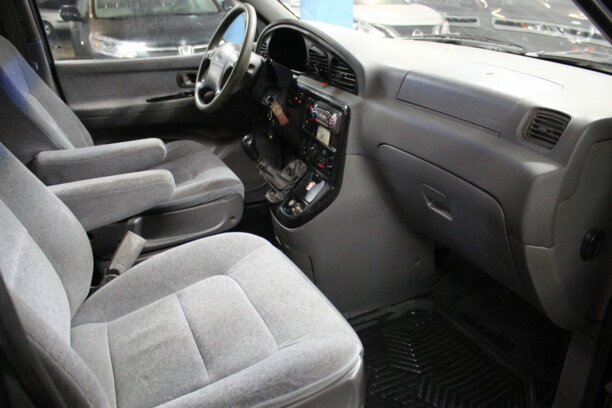 Kia Carnival I, 7 мест, 2000 г.