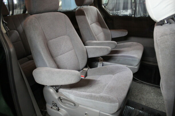 Kia Carnival I, 7 мест, 2000 г.