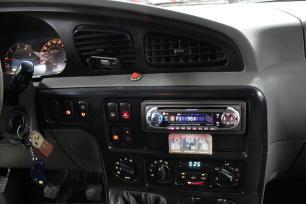 Kia Carnival I, 7 мест, 2000 г.