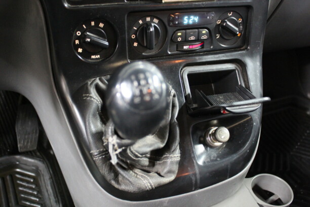 Kia Carnival I, 7 мест, 2000 г.