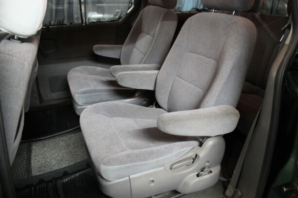 Kia Carnival I, 7 мест, 2000 г.