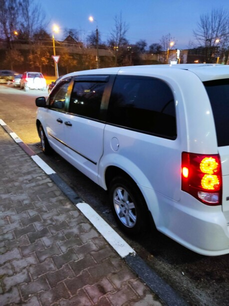 Dodge Grand Caravan V, 7 мест, 2012 г.