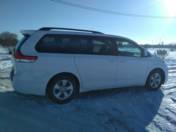 Toyota Sienna III (XL30), 7 мест, 2011 г.