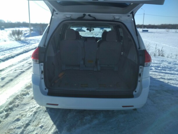 Toyota Sienna III (XL30), 7 мест, 2011 г.