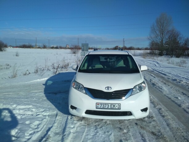 Toyota Sienna III (XL30), 7 мест, 2011 г.