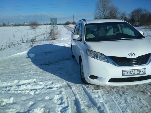 Toyota Sienna III (XL30), 7 мест, 2011 г.