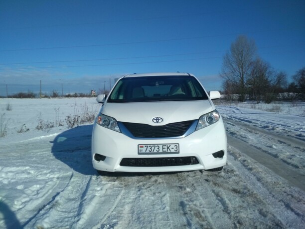 Toyota Sienna III (XL30), 7 мест, 2011 г.