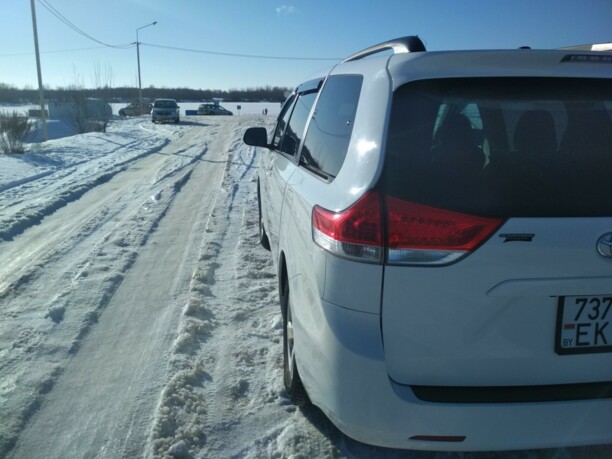 Toyota Sienna III (XL30), 7 мест, 2011 г.