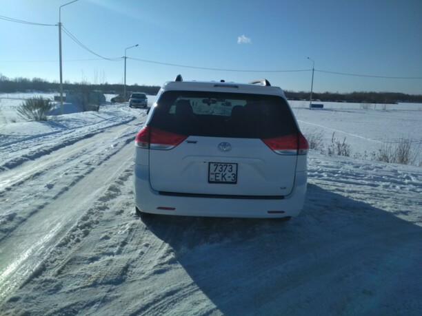 Toyota Sienna III (XL30), 7 мест, 2011 г.