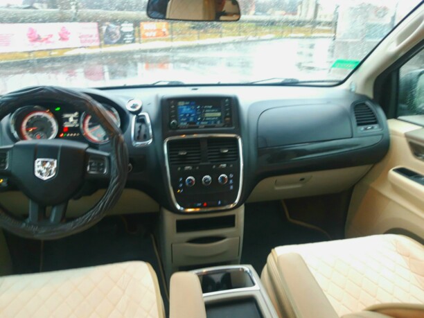 Dodge Grand Caravan V, 7 мест, 2013 г.
