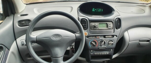 Toyota Yaris Verso, 1999 г.