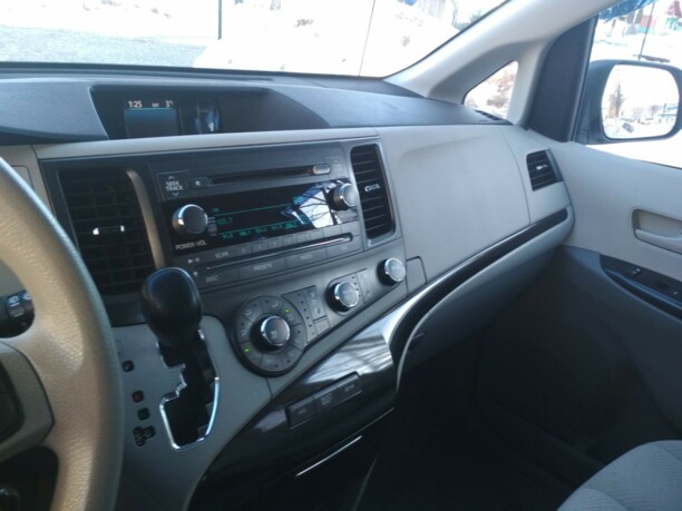 Toyota Sienna III (XL30), 7 мест, 2011 г.