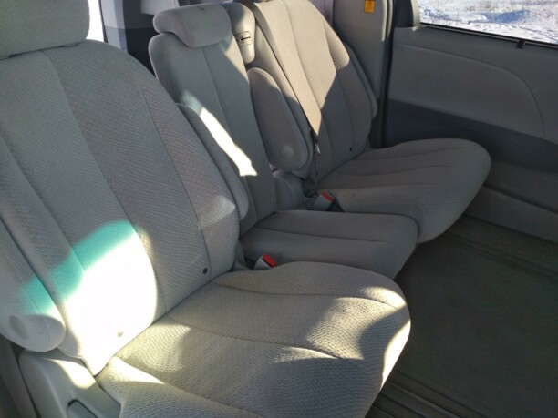 Toyota Sienna III (XL30), 7 мест, 2011 г.