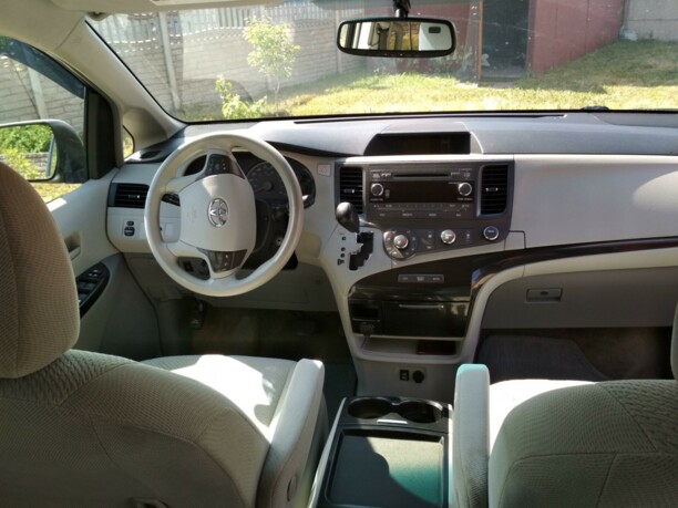 Toyota Sienna III (XL30), 7 мест, 2011 г.
