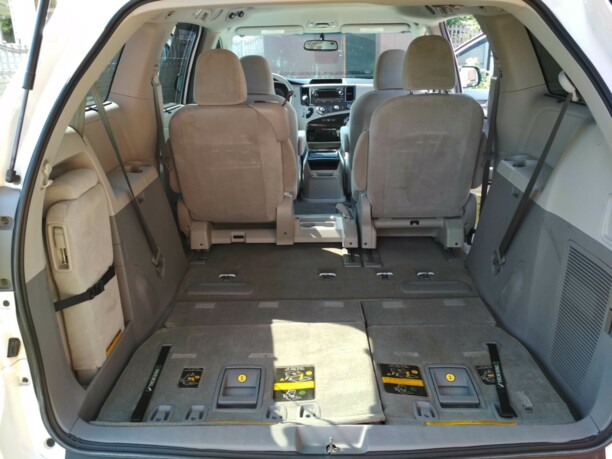 Toyota Sienna III (XL30), 7 мест, 2011 г.