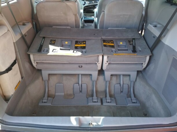 Toyota Sienna III (XL30), 7 мест, 2011 г.