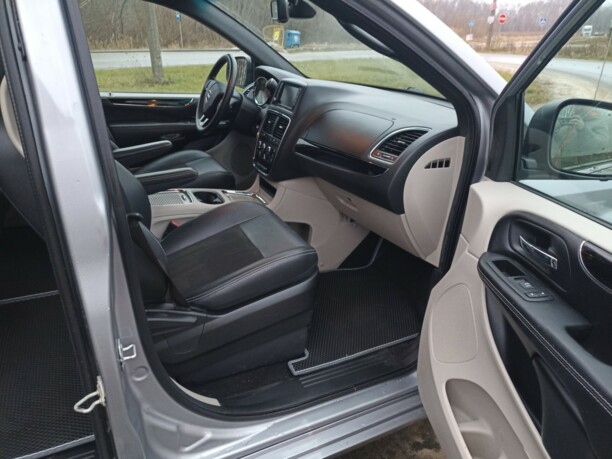 Dodge Grand Caravan V, 7 мест, 2018 г.