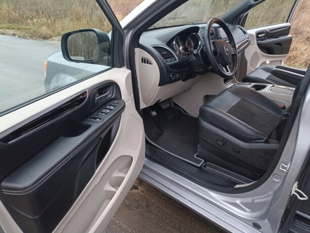 Dodge Grand Caravan V, 7 мест, 2018 г.