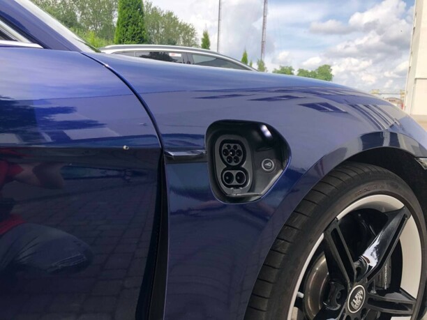 Porsche Taycan, 2020 г.