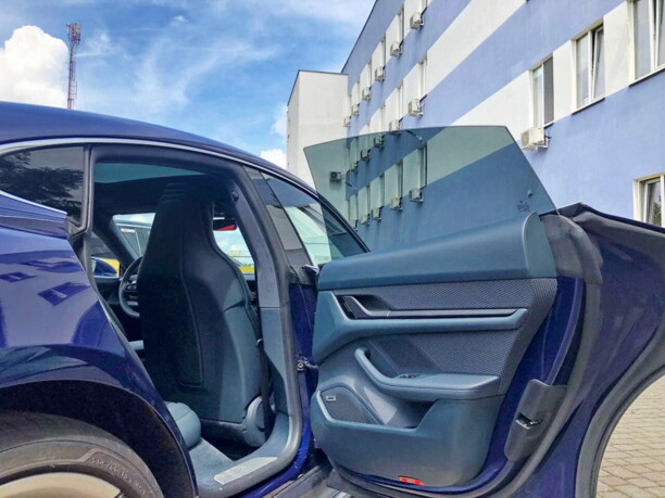 Porsche Taycan, 2020 г.