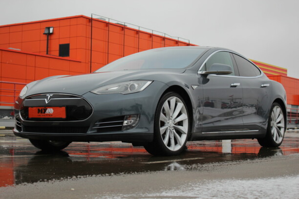 Tesla Model S I, 2013 г.