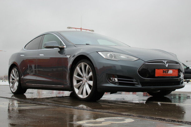 Tesla Model S I, 2013 г.