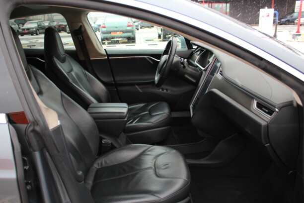 Tesla Model S I, 2013 г.