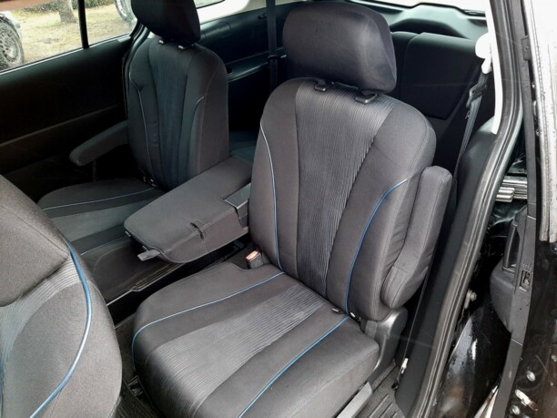 Mazda 5 II, 7 мест, 2011 г.