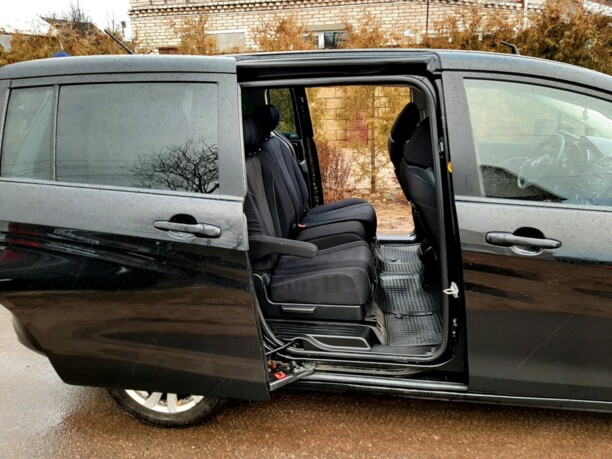 Mazda 5 II, 7 мест, 2011 г.