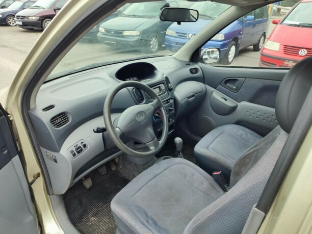 Toyota Yaris Verso, 2002 г.