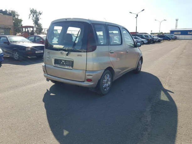 Toyota Yaris Verso, 2002 г.