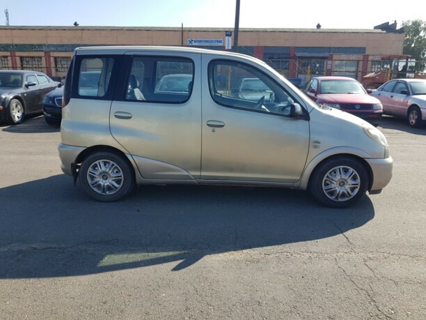 Toyota Yaris Verso, 2002 г.