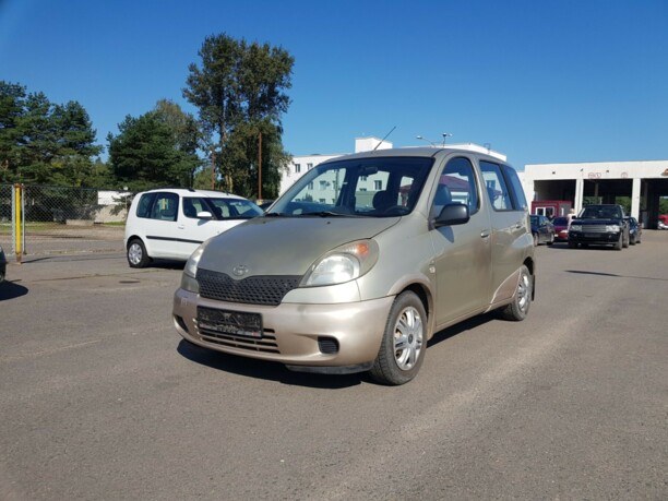 Toyota Yaris Verso, 2002 г.