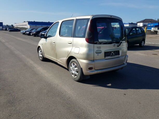 Toyota Yaris Verso, 2002 г.